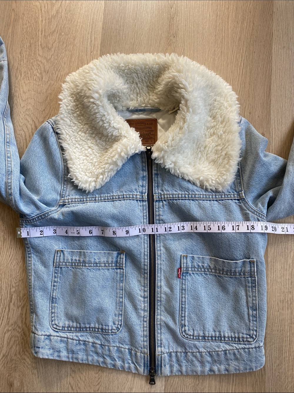 Levi’s Premium Sherpa Collar Cropped Denim Jacket Light Wash Size S - Picture 12 of 13